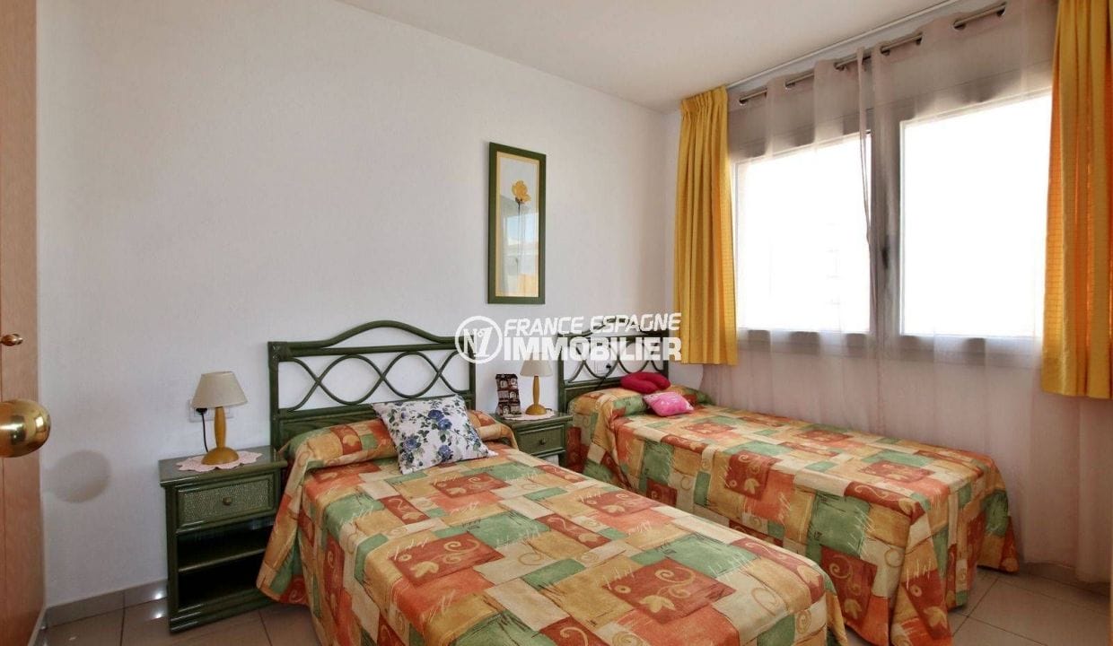 agencia inmobiliario rosas: piso ref.3749, vista del segundo dormitorio (con dos camas)