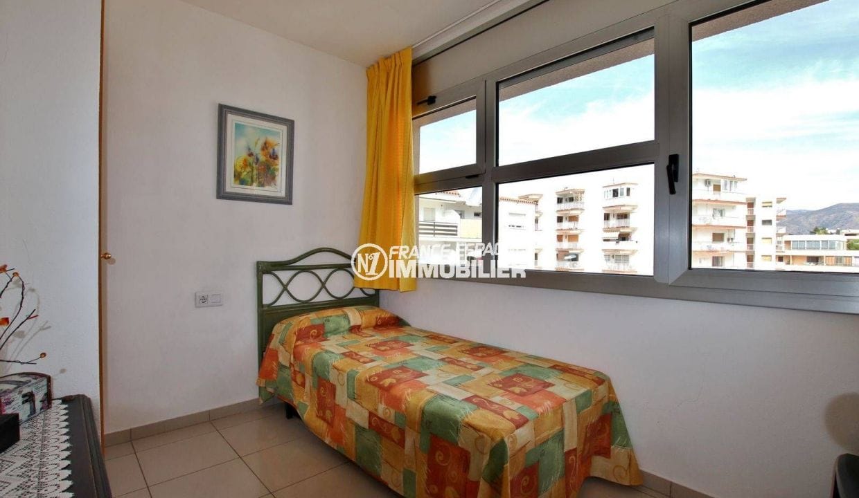 real estate spain costa brava: apartment ref.3749, view of the third bedroom (single listing)