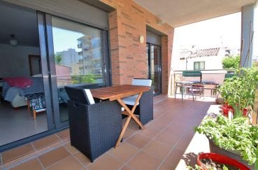 immobilier costa brava: appartement 3 pièces 68 m², terrasse 15 m² et parking extérieur couvert. plage et commerces à 400 m