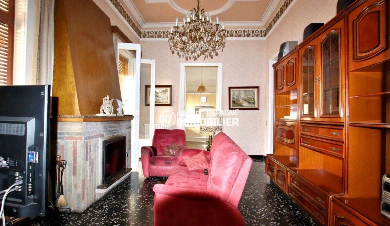 house for sale spain, land 447 m², living room with nice fireplace
