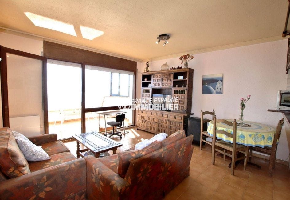 immo roses: appartement ref.3774, séjour lumineux avec accèsd terrasse