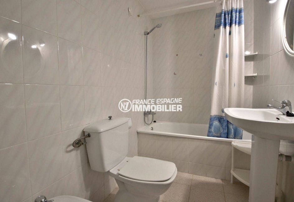 appartement a vendre a rosas, 41 m², salle de bains: baignoire , lavabo et wc