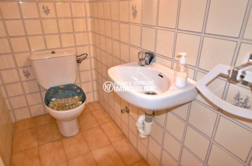 agence immobilière costa brava: appartement ref.3785, aperçu des toilettes indépendantes
