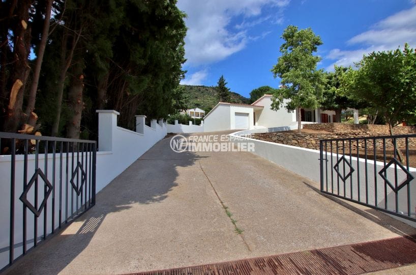 la costa brava: villa 167 m², aperçu du portail qui donne accès à la propriété