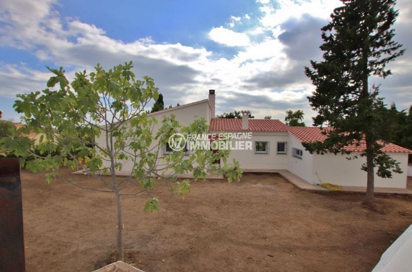 immocenter roses: villa 167 m², vue sur la façade et terrain de 1272 m² possibilité piscine