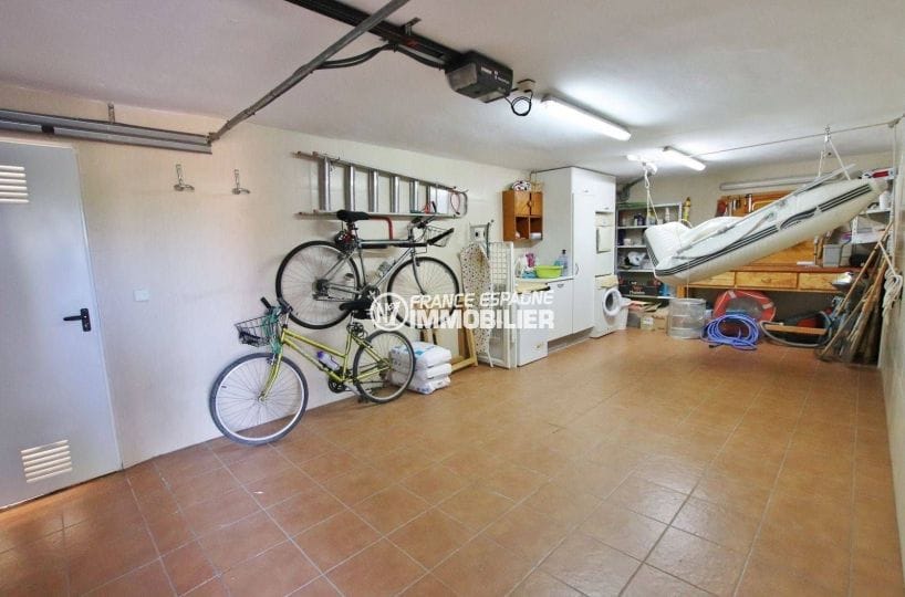 achat maison costa brava, 292 m², aperçu du garage avec rangements et laverie