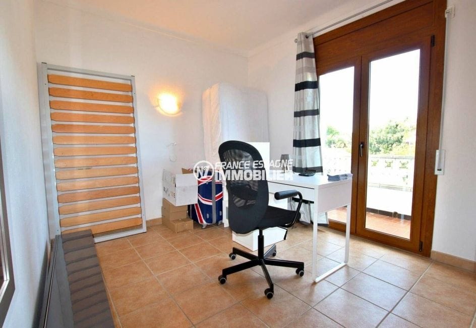 immo costa brava: villa ref.3818, deuxième chambre bureau aménagé accès terrasse