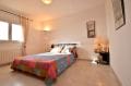 n1immobilier: villa ref.3847, première chambre lumineuse avec un lit double