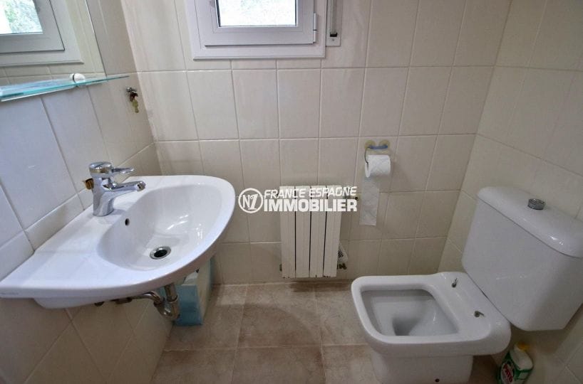 costa brava maison a vendre, ref.3847, aperçu des toilettes indépendants