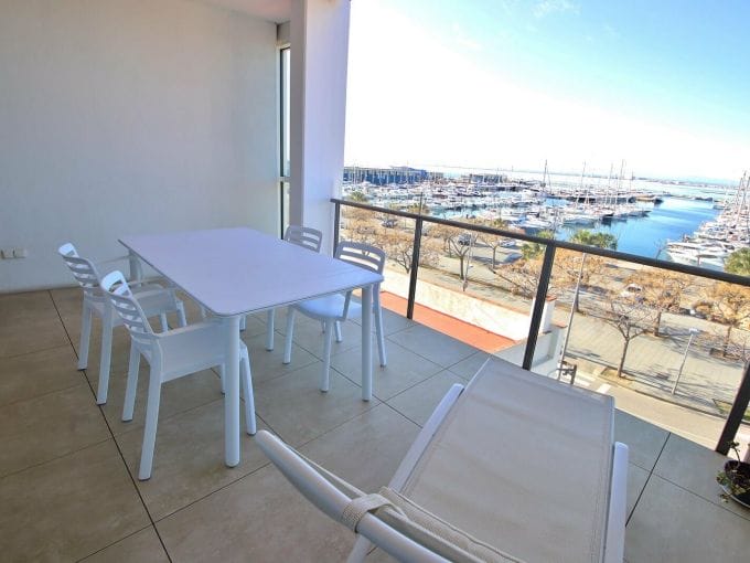 apartment for sale rosas, sea view and marina, private parking, beach and shops at 100 m