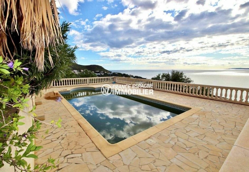 roses espagne: villa 285 m², aperçu de la piscine de 12 m x 5 m avec vue sur la mer