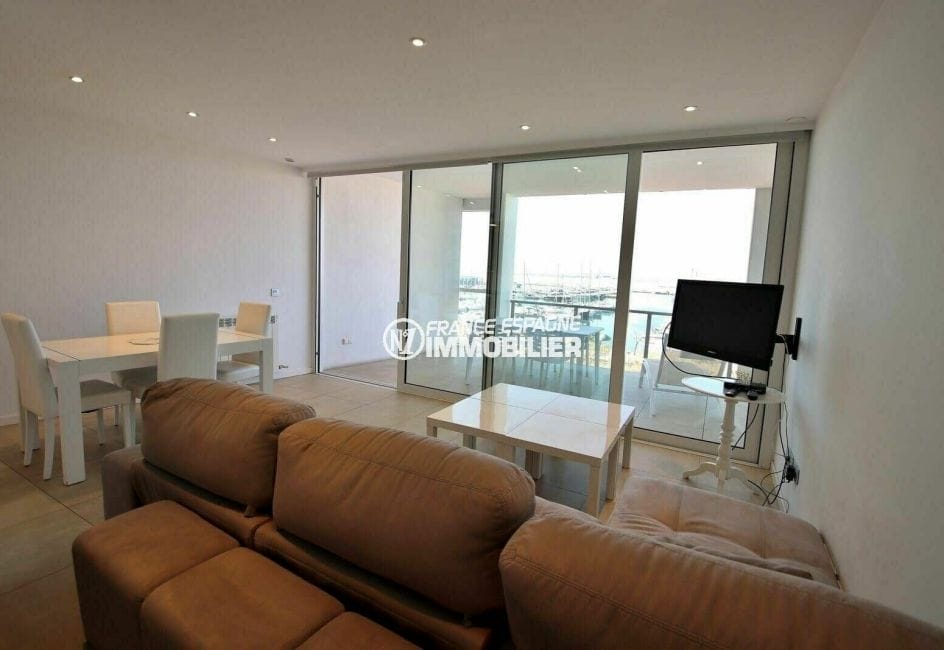 agence immobilière costa brava: appartement 112 m², salon / séjour accès terrasse véranda