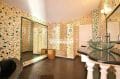 immocenter roses: terrain de 964 m², salle de bains avec baignoire d'angle et grand miroir