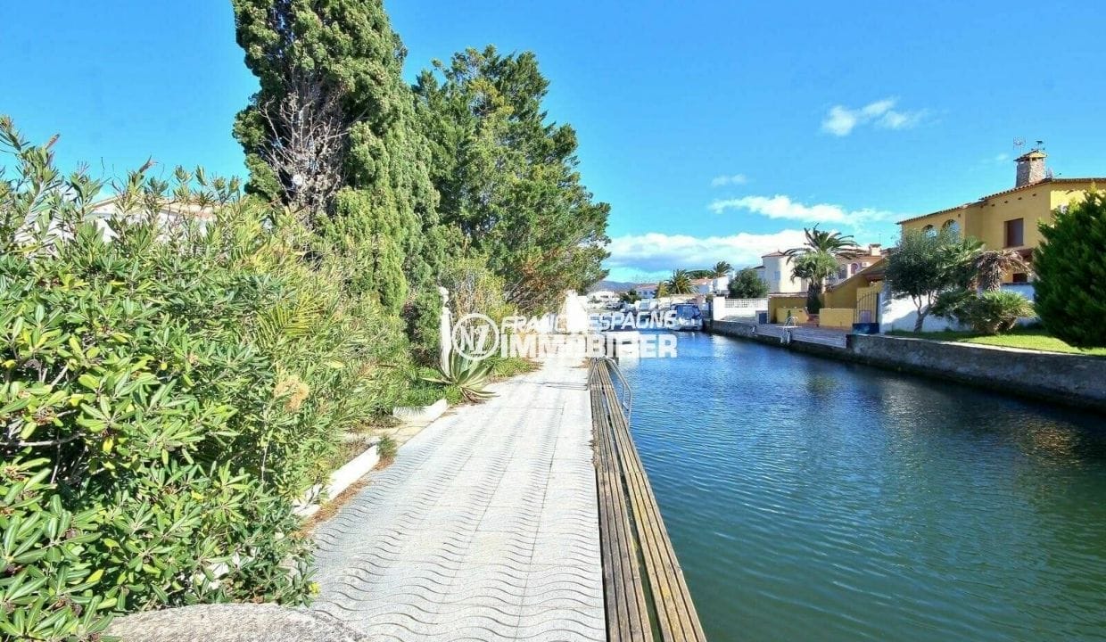 Agence Immo Empuriabrava: Vila amb amarratge 25 m al Gran Canal
