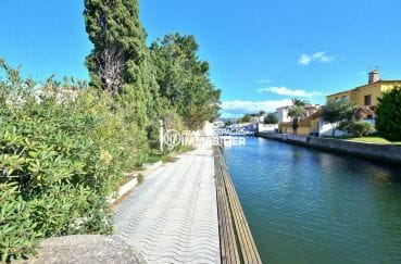 agence immo empuriabrava: villa with 25 m mooring on grand canal