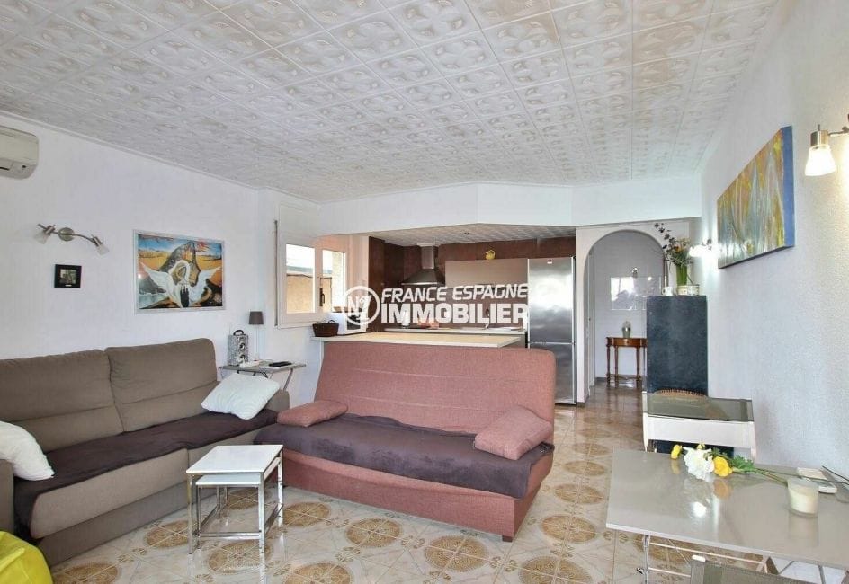 agence empuriabrava: vaste séjour de l'appartement ref.3877, de 108 m² construit
