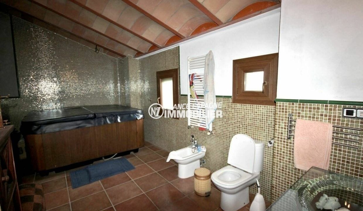 vente villa empuriabrava, ref.3844, suite parentale - grande salle de bains avec jacuzzi, bidet et toilettes