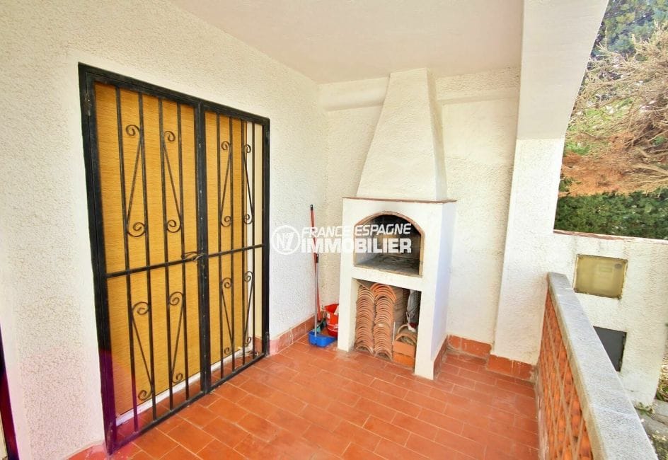 agence immobiliere rosas: villa 72 m², terrasse couverte avec bbq