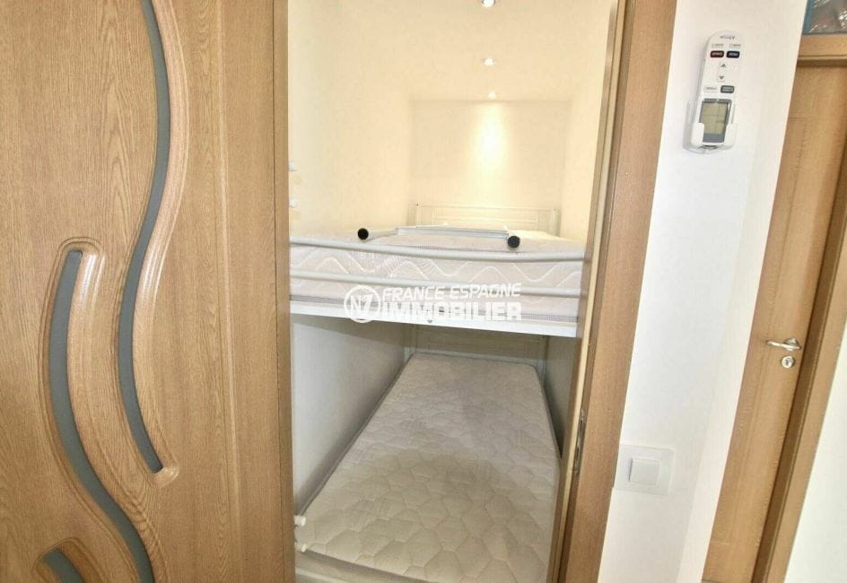 agence immobilière costa brava: espace de couchages avec lits superposés