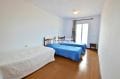 agence immobiliere costa brava: appartement 83 m², deuxième chambre 3 lits simples accès balcon