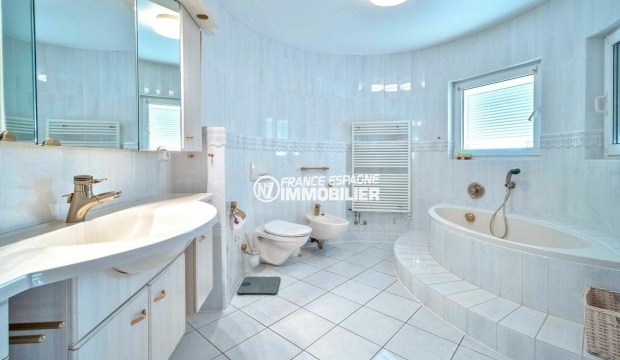 agence empuriabrava: villa 376 m², salle de bains de la suite parentale