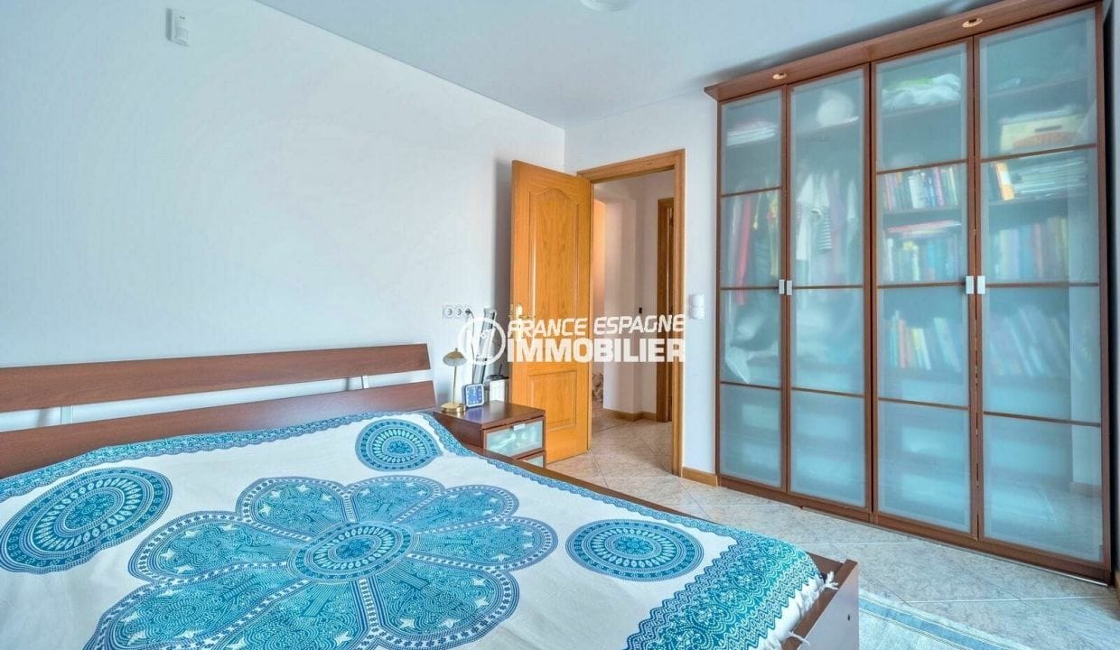 maison à vendre à empuriabrava, terrain 609 m², chambre 2 avec lit double et rangements