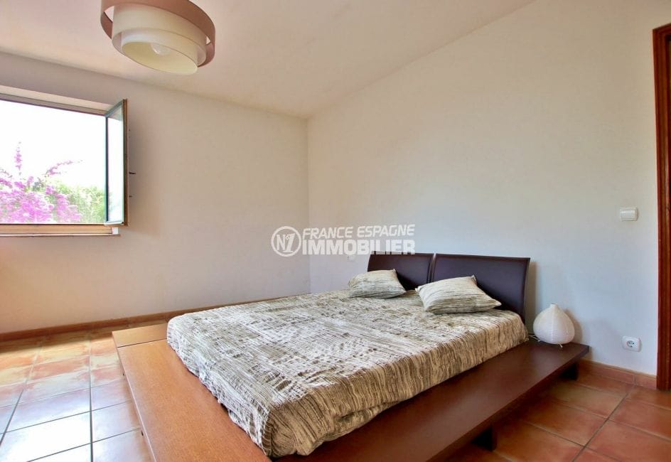 immobilier a empuriabrava: villa 318 m², chambre 3 avec lit double et placards