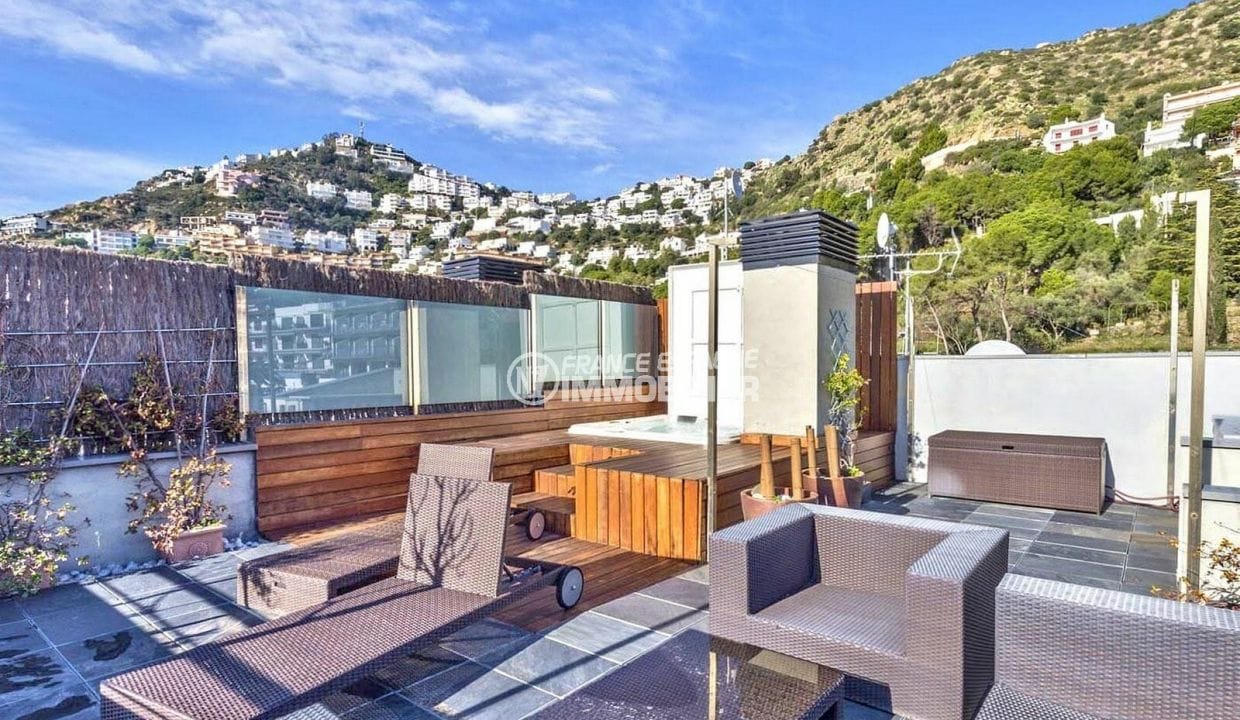 vente appartement rosas, piscine, terrasse solarium de 70 m² avec espace détente