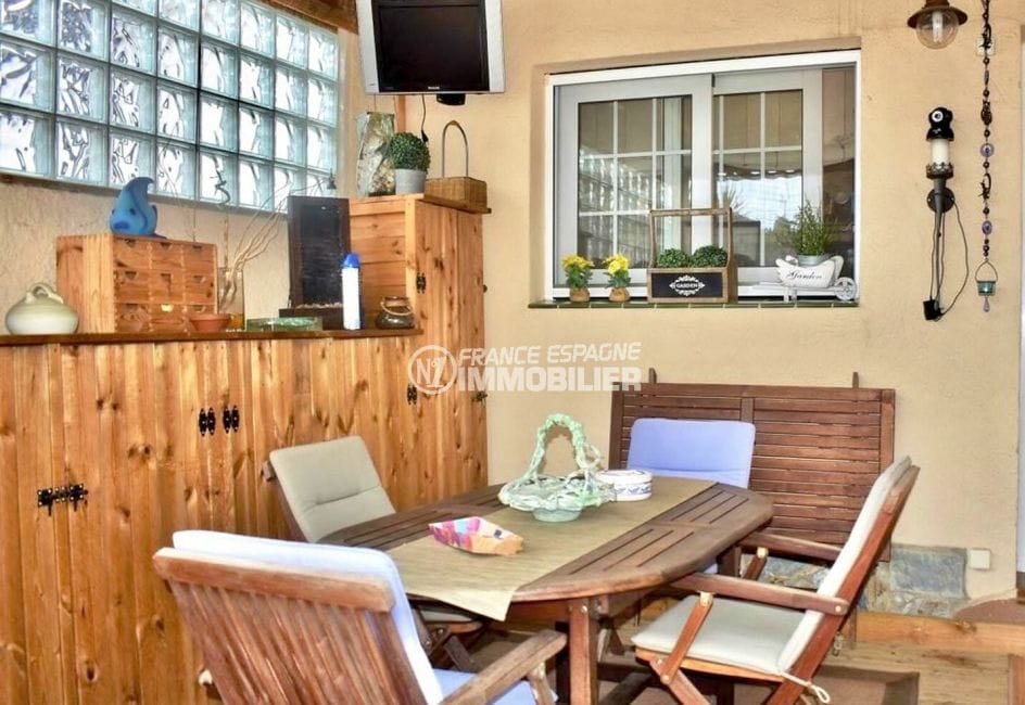 maison a vendre empuriabrava, garage, terrasse couverte avec espace détente et rangements