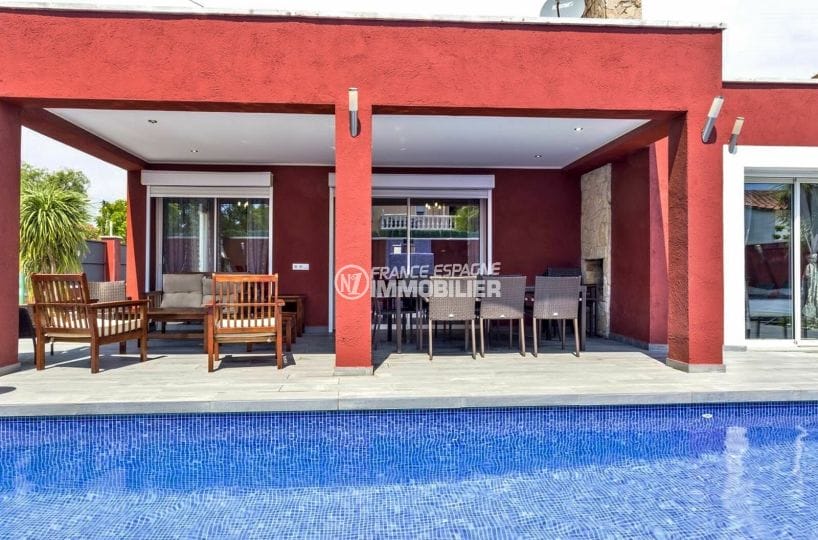 agence immobilière costa brava: villa 149 m², terrasse coin détente et repas avec barbecue