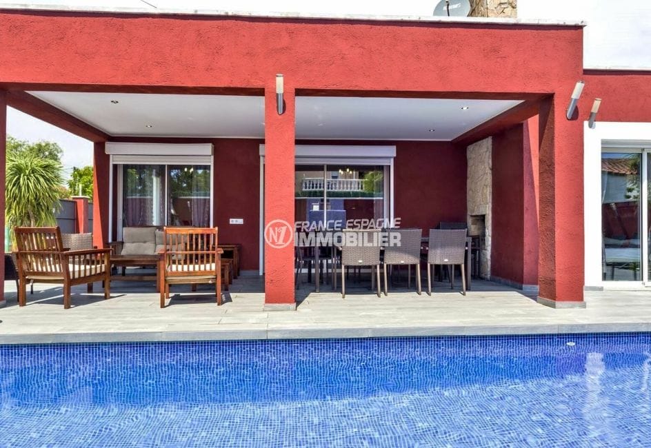 agence immobilière costa brava: villa 149 m², terrasse coin détente et repas avec barbecue