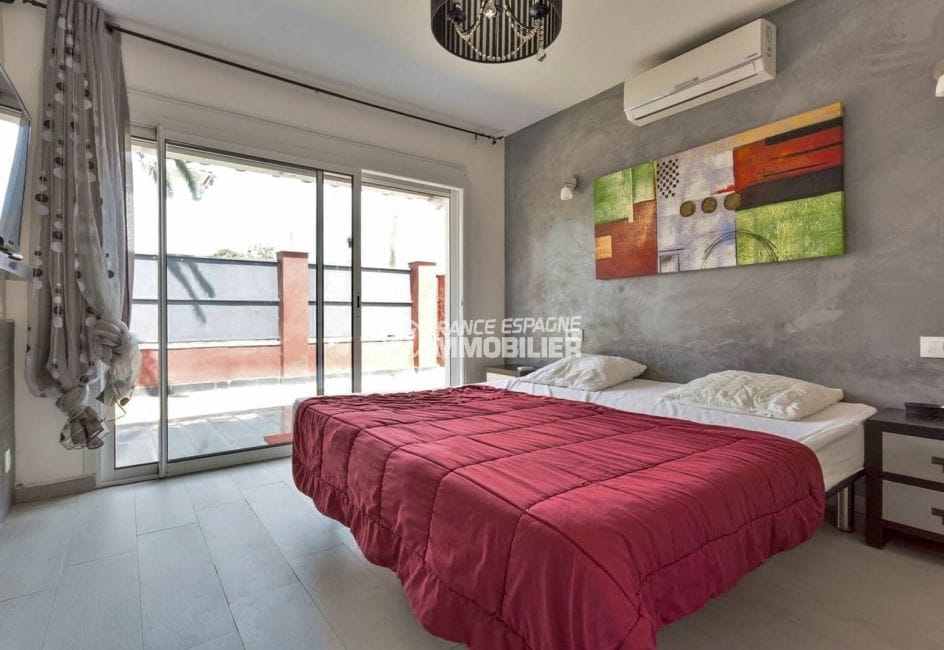 agence immobiliere francaise empuriabrava: villa 149 m², chambre 1 avec lit double accès extérieur