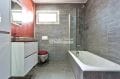 vente immobiliere costa brava: villa 149 m², salle de bains avec baignoire vasque et wc