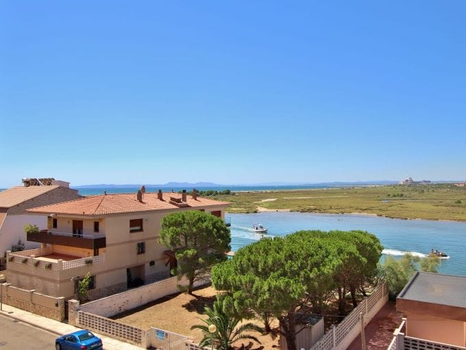 immo rosas: studio apartment good investment, sea view canal, residence with pool