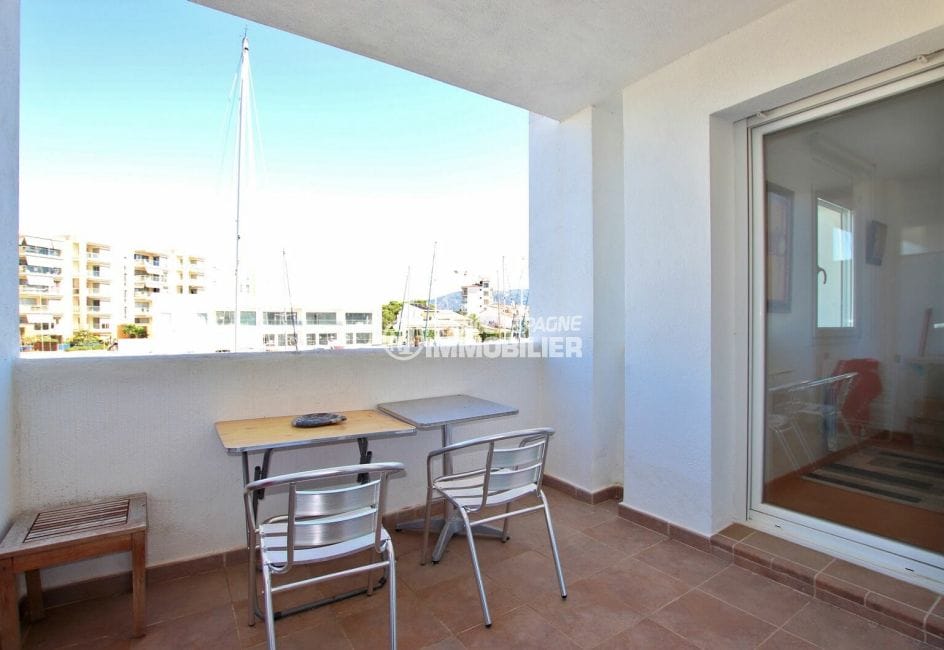 appartement a vendre rosas, proche plage, terrasse de 7 m² coin détente accès salon