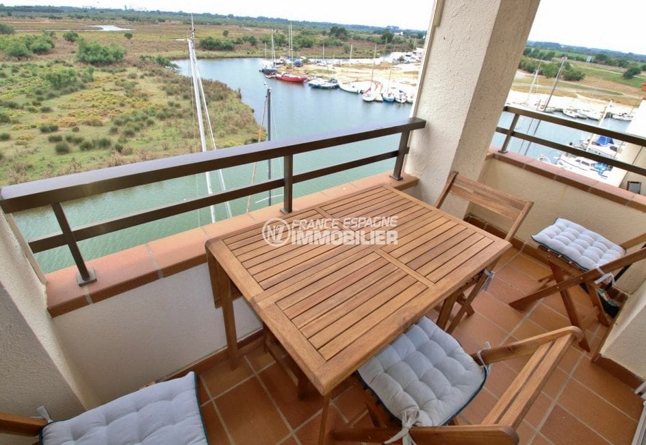 vente appartement rosas, amarre, terrasse coin détente jolie vue sur la marina