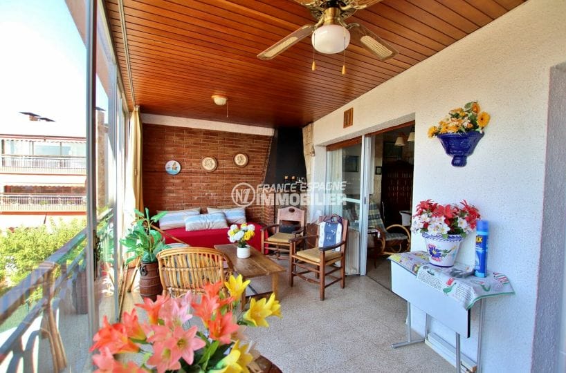 appartement a vendre rosas, proche plage, première terrasse de 25 m² coin détente aménagé
