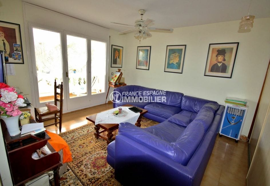 sale apartment empuriabrava, parking, living room with storage, terrace access