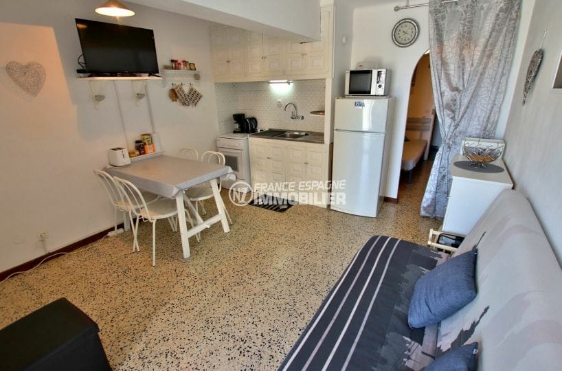 immobilier empuria brava: appartement 33 m², salon / séjour avec coin cuisine aménagée