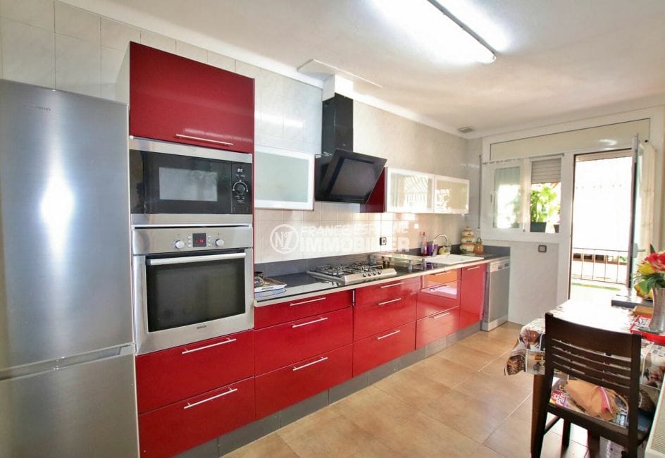 immo roses: appartement 121 m², cuisine indépendante avec accès terrasse