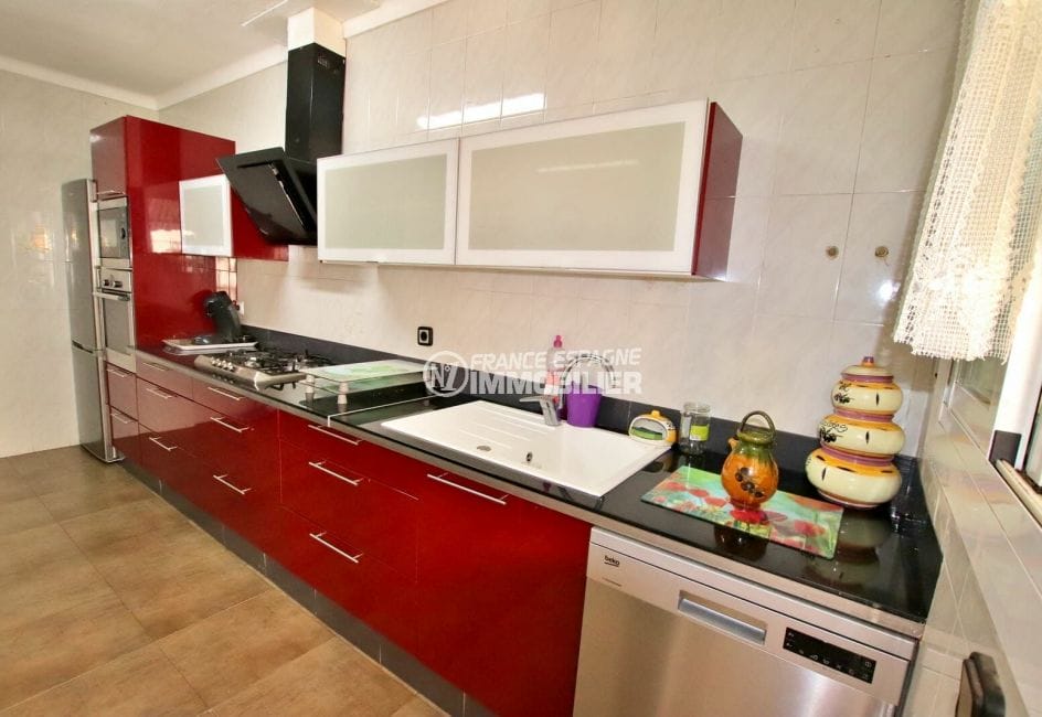 agence immobiliere costa brava: appartement 121 m², cuisine indépendante équipée