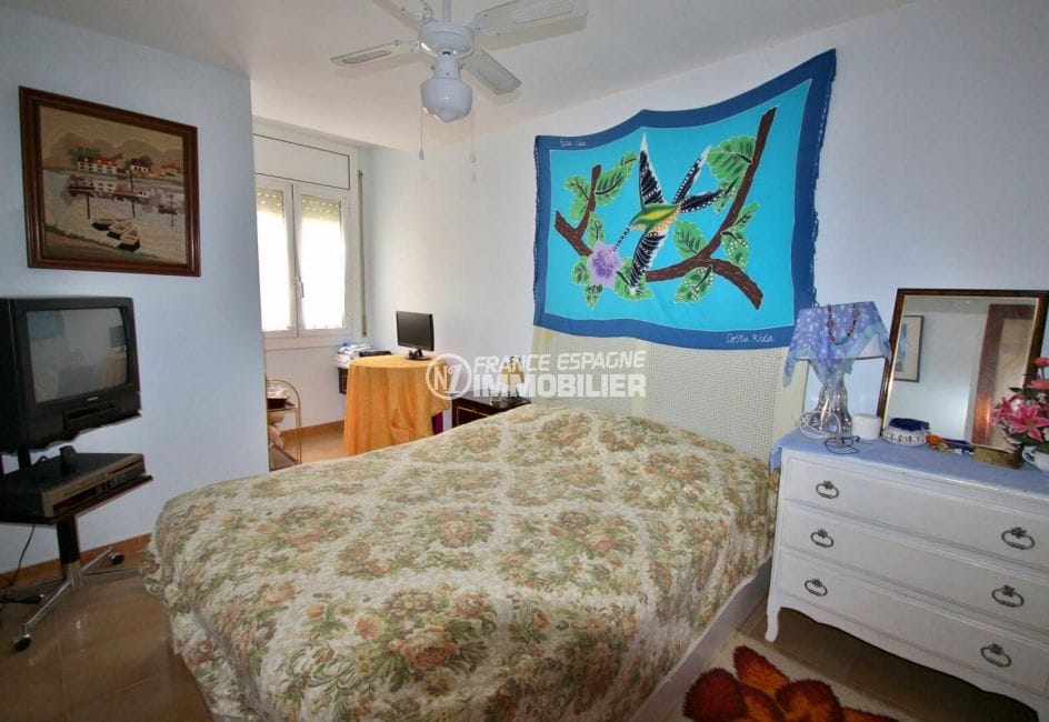 real estate costa brava: apartment 97 m², first bedroom with double bed