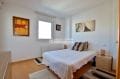 agence immobilière roses: appartement 60 m², première chambre lumineuse avec lit double
