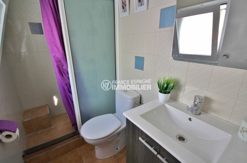 maison a vendre a rosas, 57 m², salle d'eau avec douche, vasque et wc