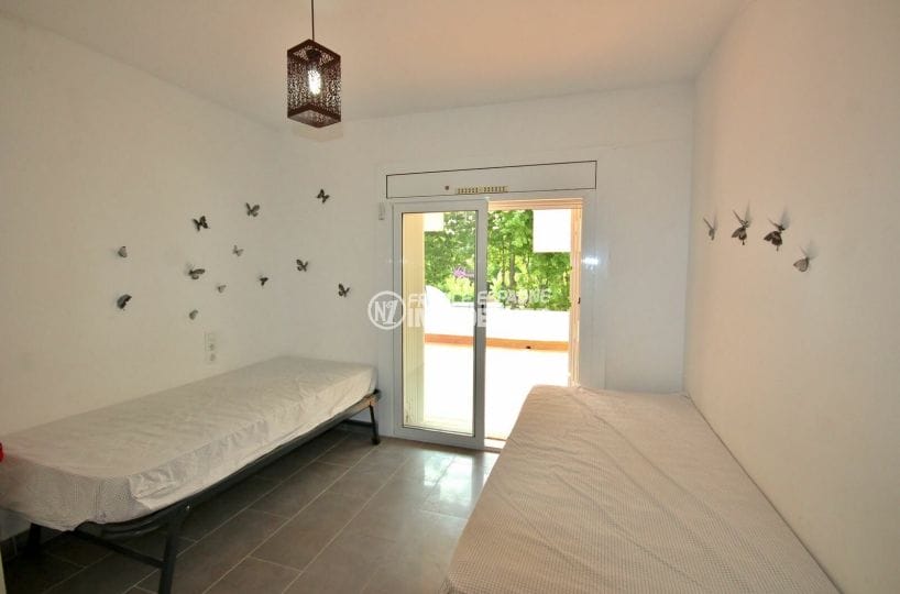 appartement a empuriabrava, proche plage, deuxième chambre 2 lits simples accès terrasse