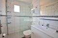 agence empuriabrava: appartement 60 m², salle d'eau avec douche, vasque et wc