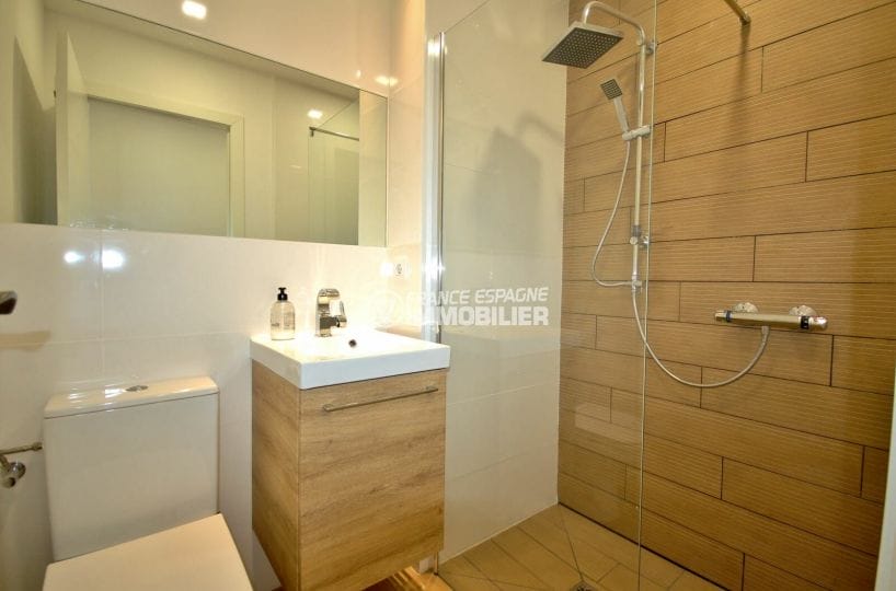 agence immobiliere francaise empuriabrava: villa 179 m², salle d'eau de la deuxième suite parentale