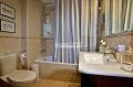 vente appartement rosas espagne, 44 m², salle de bains avec baignoire, vasque et wc
