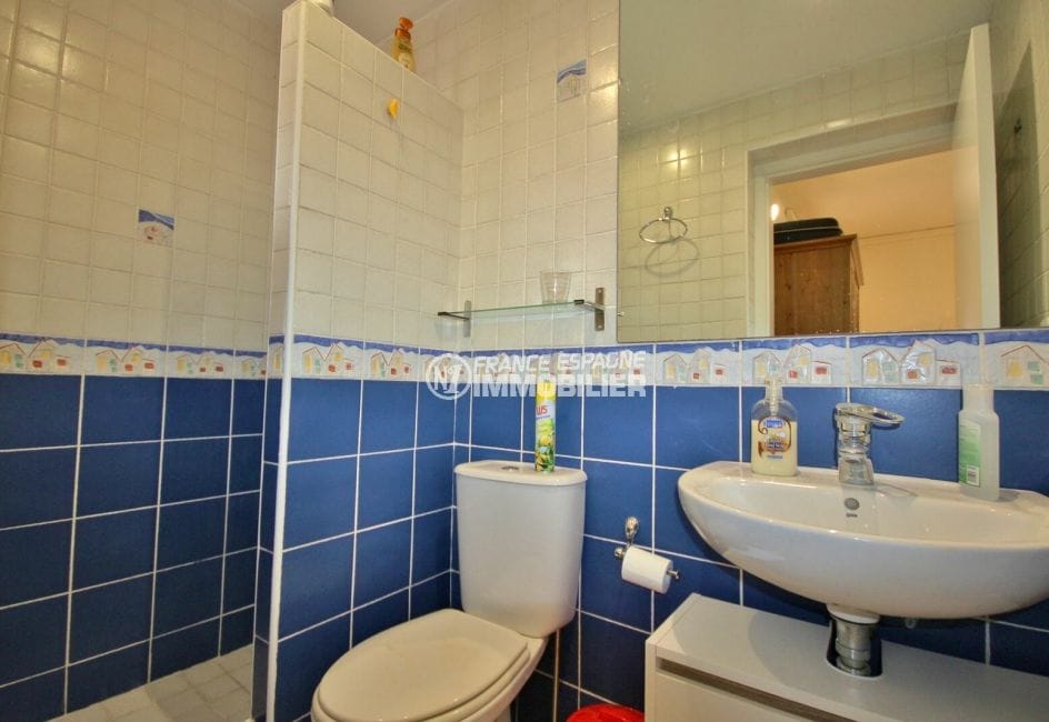 vente immobiliere costa brava: villa 170 m² , 2ème salle d'eau avec douche, lavabo et wc