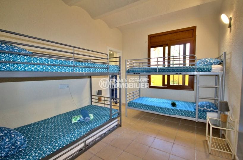 vente immobilier costa brava: villa 170 m², chambre 6 avec lits superposés 4 couchages